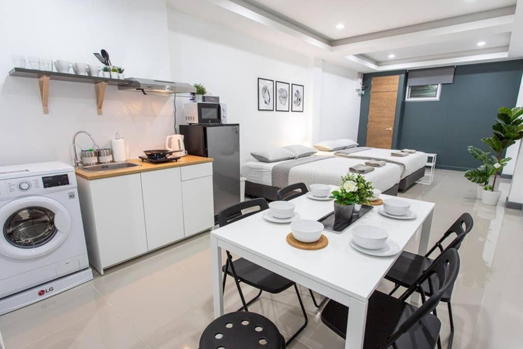 P1 Silom Pan Large Room Full Kitchen Wifi 4-6Pax Bangkok Eksteriør bilde