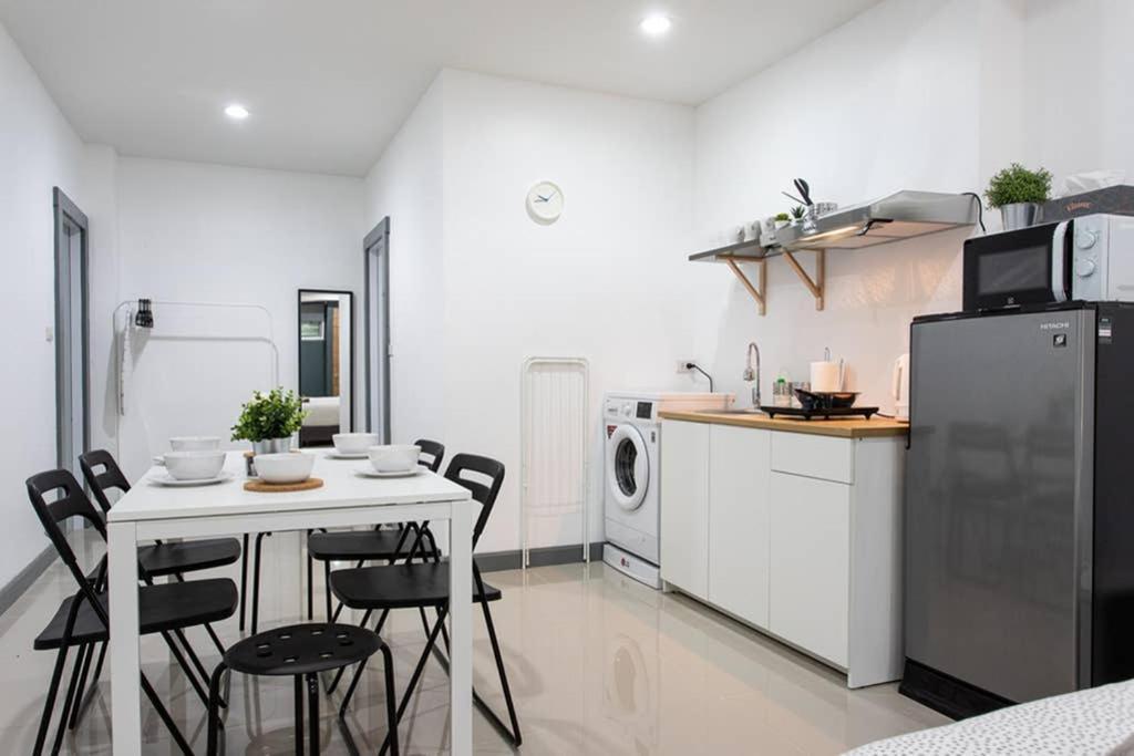 P1 Silom Pan Large Room Full Kitchen Wifi 4-6Pax Bangkok Eksteriør bilde