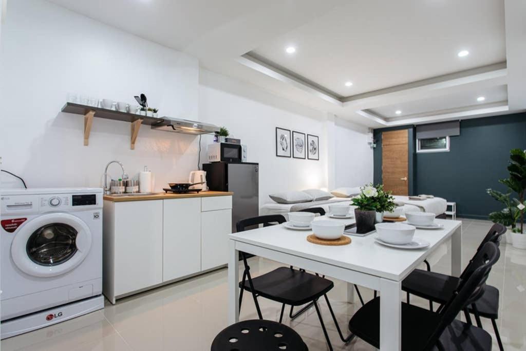 P1 Silom Pan Large Room Full Kitchen Wifi 4-6Pax Bangkok Eksteriør bilde